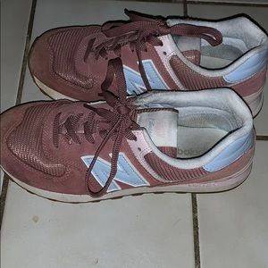 New balance tennis shoes